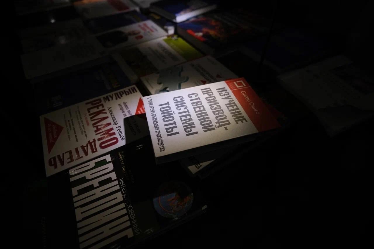 Фото Винил, скрипка и книги: в «Живом дворе» Новосибирска собрали 50 тысяч рублей для особенных подростков 2 - Сиб.ФМ Фото Винил, скрипка и книги: в «Живом дворе» Новосибирска собрали 50 тысяч рублей для особенных подростков 2